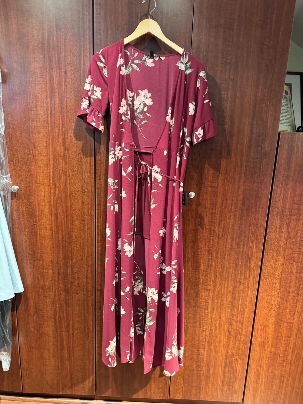Lulu’s Women’s Floral Tie-Waist Maxi Dress in Burgundy